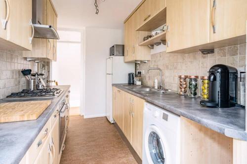 Lovely 4 Bedroom House in Central Bath, Bath (foto 11)