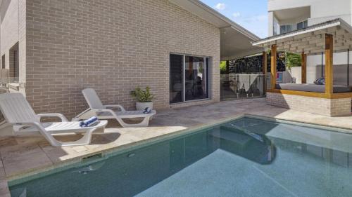 Oceanfront View - Pizza Oven, Pool, Beach, Sapphire Beach (photo 2)