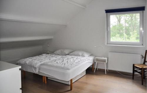 Stunning home in Arnemuiden w/ WiFi and 4 Bedrooms - image 10