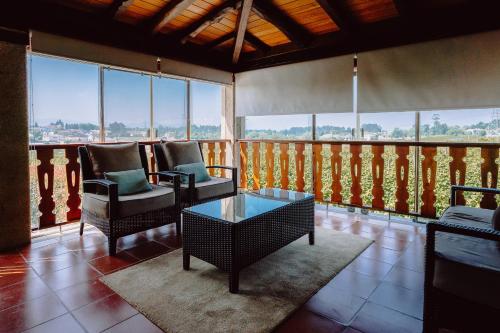 ห้องส่วนกลางสำหรับนั่งเล่น/ดูทีวี, Casa Lata - Agroturismo e Enoturismo in การาเซโด
