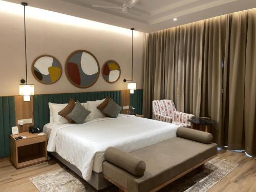 1 queen bed, 1 sofa bed