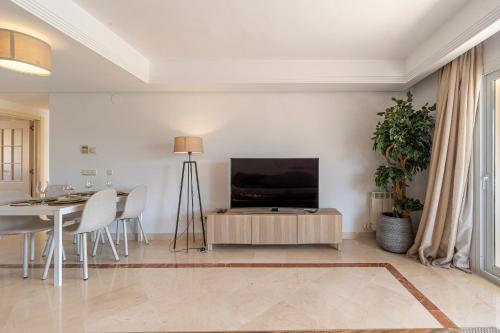 Nueva Andalucia Penthouse - Tap to explore photos