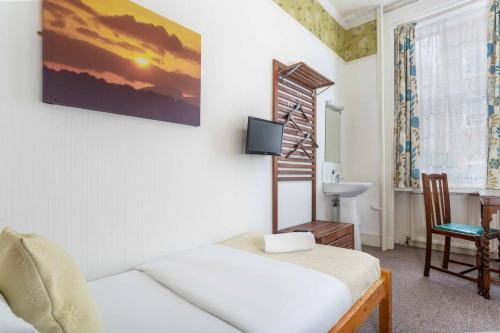 St Athans Hotel - image 9