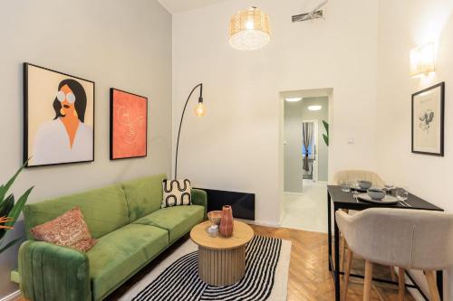 Boutique Flat with Romantic Balcony at City Center, Будапешт