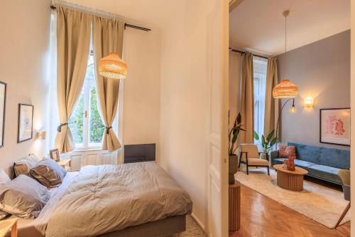 Central Designer 2 bedroom Flat