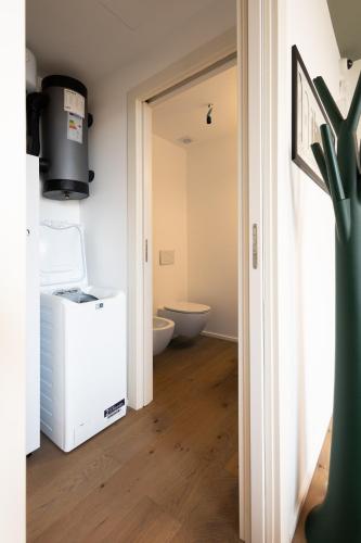 Venice Penthouse - Loft with Canal View, Venezia (foto 11)
