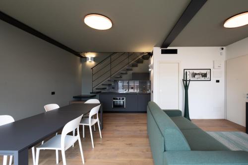 Venice Penthouse - Loft with Canal View, Venezia (foto 10)