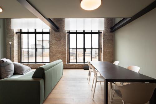 Venice Penthouse - Loft with Canal View, Venezia (foto 8)
