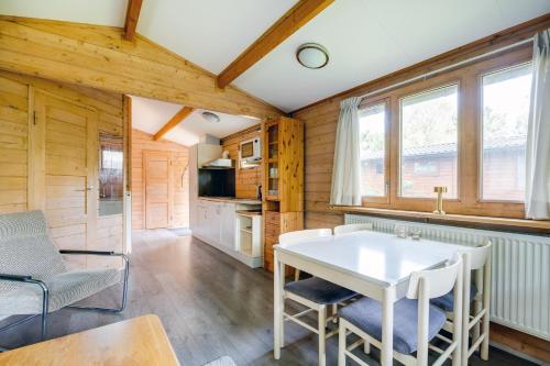 Chalet 'De Taxus' in de Veluwe in เอพ