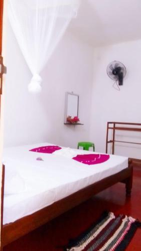 Standard Double Room image 9