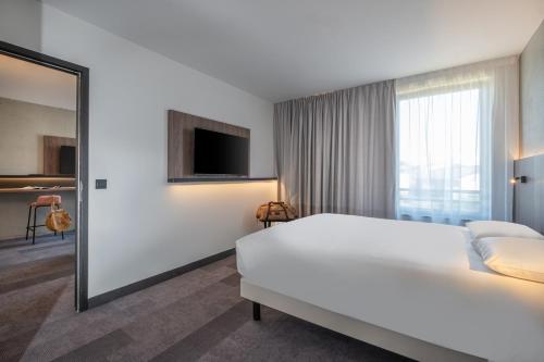 1 queen bed, 1 twin bed, 1 sofa bed