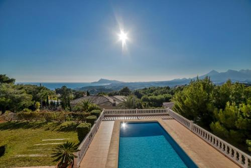 Fantástica villa con piscina privada y vistas al mar en Altea, Alicante