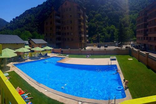  Xia Apartaments con acceso a piscina in Rialp