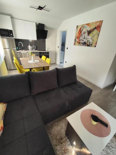 บริการและสิ่งอำนวยความสะดวก, Happy Moments 2 in ตราโคสชัน