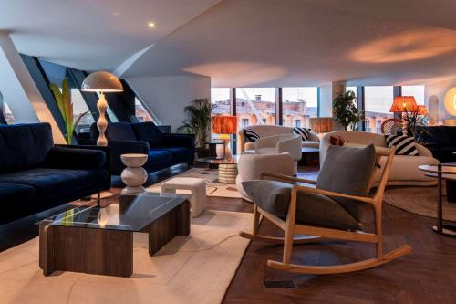 Bar/lounge, DoubleTree by Hilton Nice Centre Iconic near Eglise De Sainte Jeanne D'arc