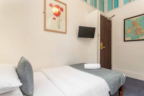 St Athans Hotel - image 3