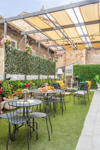 Exterior view, ADIRA Marseille Montgrand 2 etoiles in 06. Castellane et Préfecture