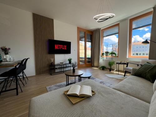 Central Riverside Apartment - Free Parking, Прага (фото 2)