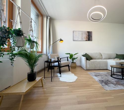 Central Riverside Apartment - Free Parking, Прага (фото 9)