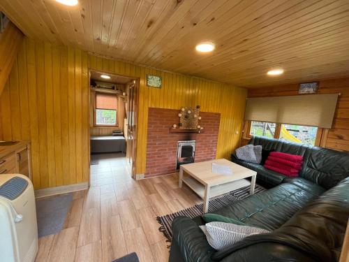 Cozy Forest Cabin in Kadaga