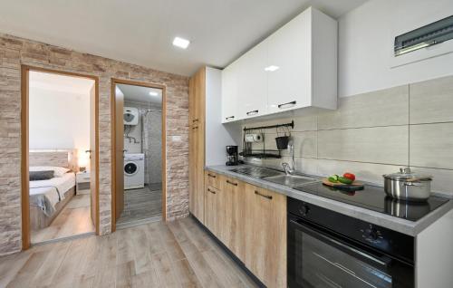 dapur, Amazing Home In Vinogradi Ludbreski With Sauna in Ludbreg