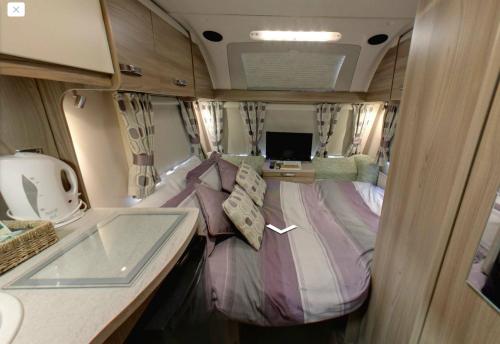 1 double bed, 2 twin beds