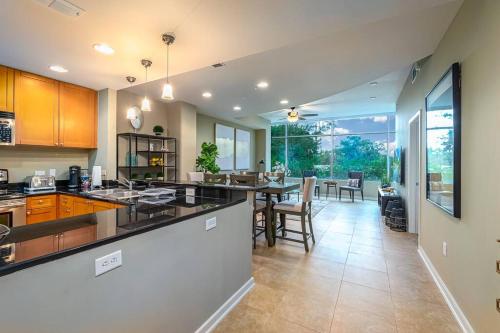 Stunning & Luxurious 2Bed 2Bath Open floor plan near The Sanctum Cafe