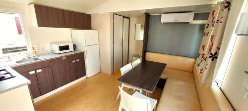 Kitchen, Triocamp Praha in Dolní Chabry