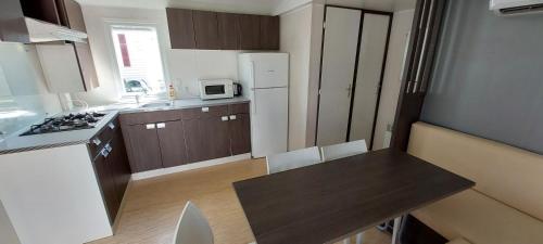 Kitchen, Triocamp Praha in Dolní Chabry