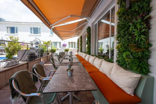 Hotel Savoy - image 8