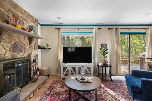 Cabin, Hot Tub, Firepit, Grill, Wifi, Dog-Friendly in Basye, USA