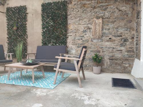 Studio avec patio en centre-ville in Pontivy