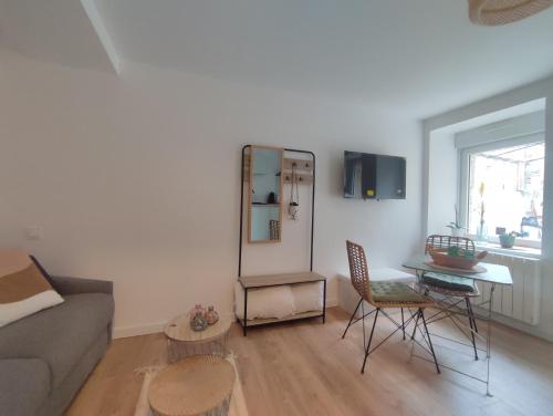 Studio avec patio en centre-ville in Pontivy