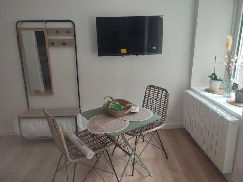 Studio avec patio en centre-ville in Pontivy