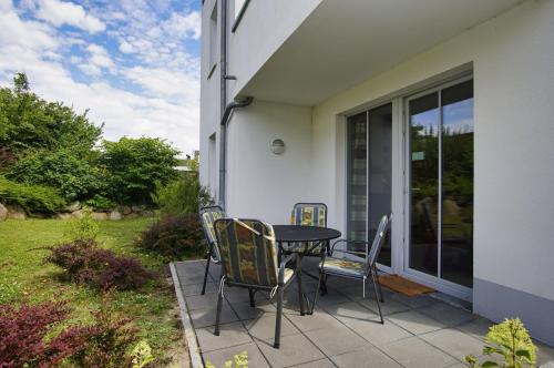 Terrasse, gratis Nutzung vom AHOI Erlebnisbad und Sauna in Sellin - Villa Antje FeWo 04, Göhren (fotografie 10)