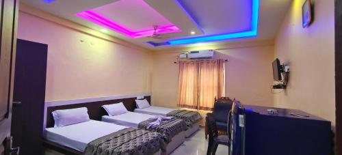 3 twin beds