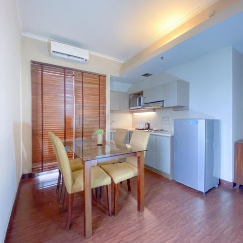 keittiö, 46 m² Talo alueella Ancol, 1 makuuhuone(tta), 1 yksityistä kylpyhuone(tta) (Convenient 1BR Apt Mediterania Marina Ancol) in Ancol