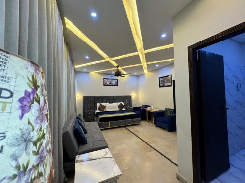 Hotel Holiday Lahore in Lahore