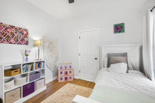 Spacious Cozy Home w Gym & Pool, Kid Friendly in Pflugerville, USA