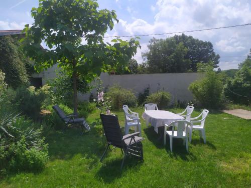 Gîte avec jardin (Gite avec jardin) in Leņī