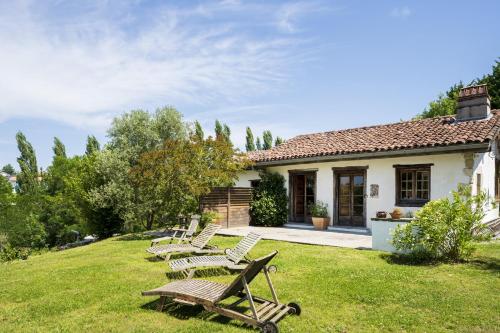 Dependance avec Jacuzzi cottage Bassussarry