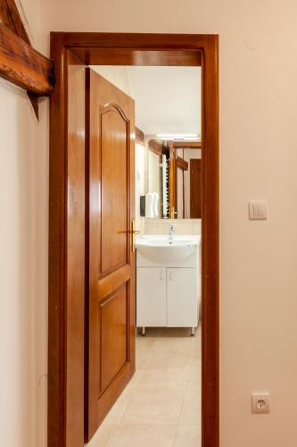 Prenoćište Omega Luxury (Prenociste Omega Luxury) in Ljubićki kej