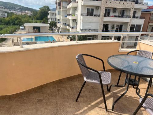 شرفة/ تراس, Villa Pelinku in اولسينج