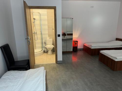 3 twin beds