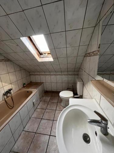 3 bedrooms, 6 beds