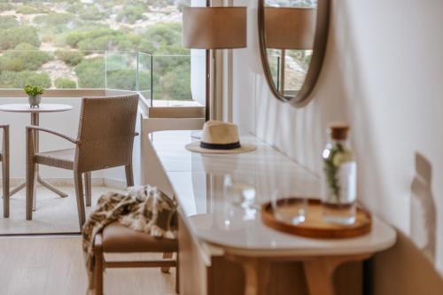 Double or Twin Room with Inland View image 2
