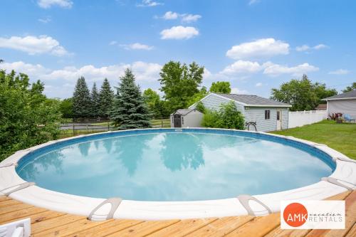 1 Happy Acre in Holland, USA