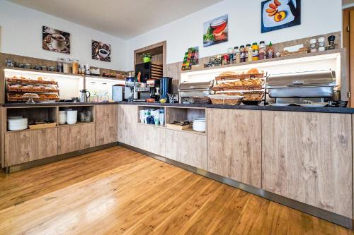 Food and beverages, HOTEL IMOS PRAHA in Prague 09