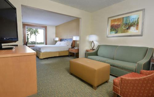 Holiday Inn Express Hotel & Suites High Point South by IHG in Archdale, USA