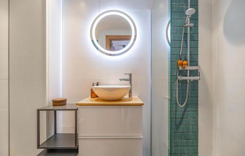 One-Bedroom Apartment image 1